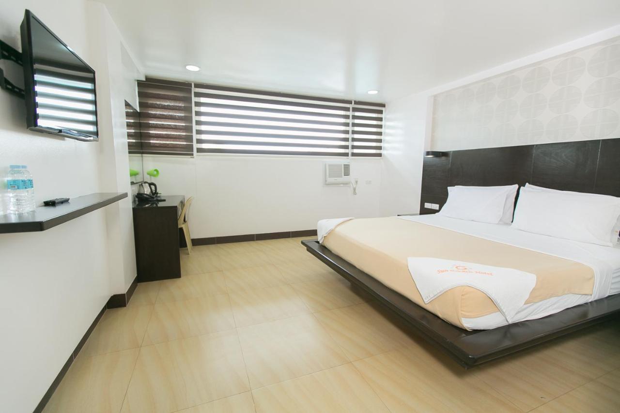 Sun Garden Hotel Tarlac Екстериор снимка